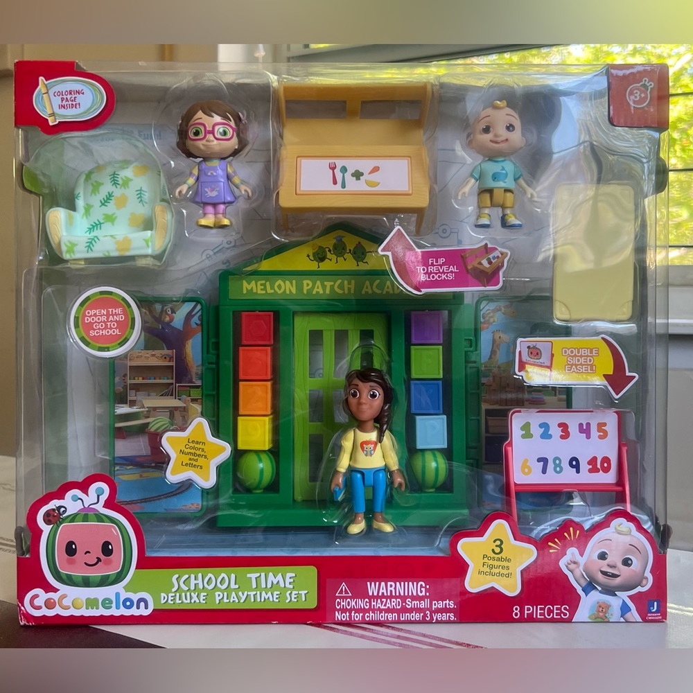 CoComelon School Time Deluxe Playtime Set:
8 pieces.